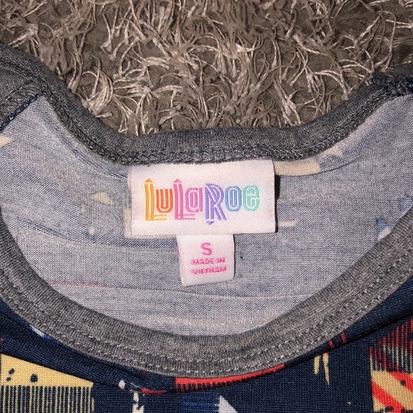 LulaRoe 3/4 sleeve geometric shirt small - Picture 4 of 4